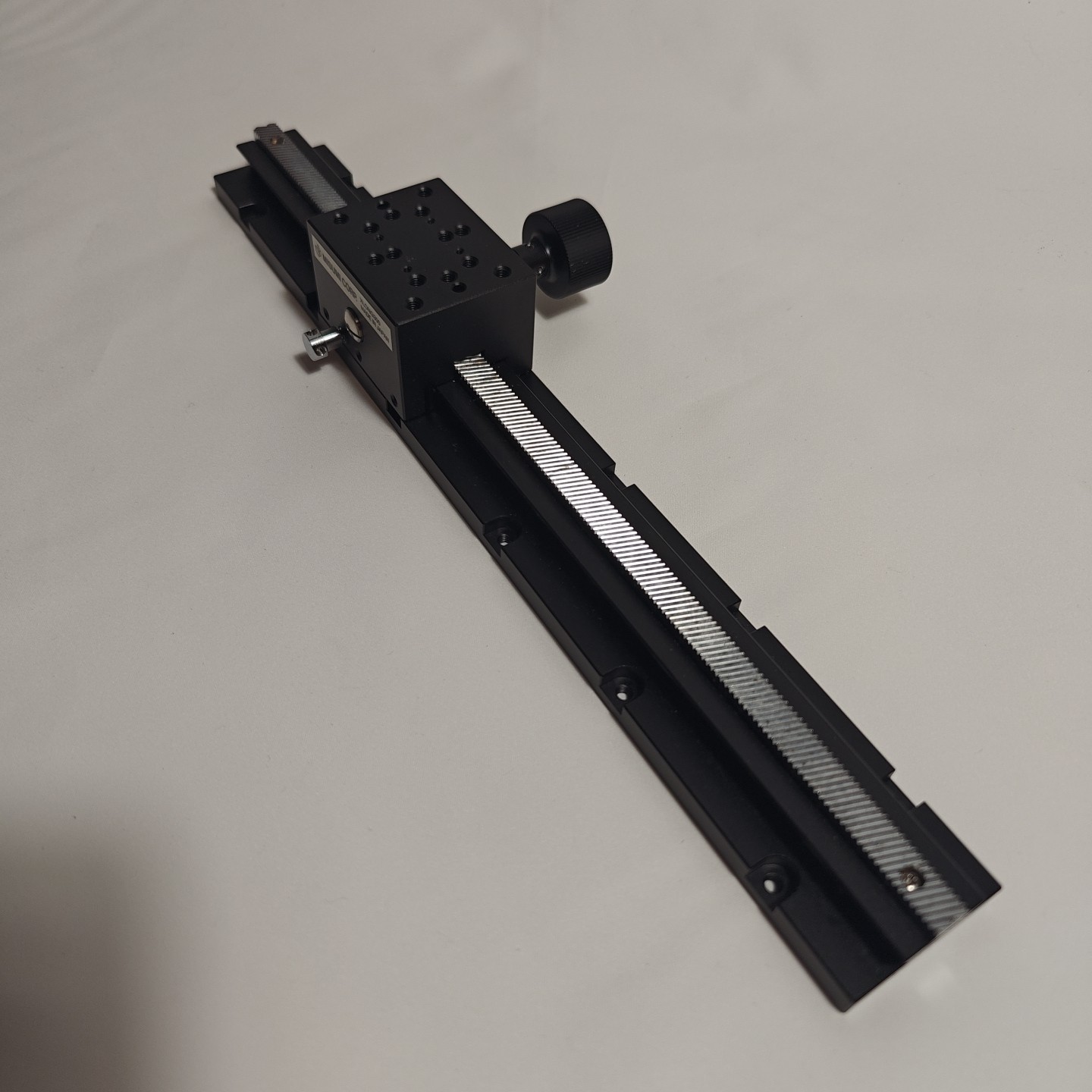 Misumi XLONG300 Manual X-Axis Stages Dovetail Rack & Pinion Long Stroke
