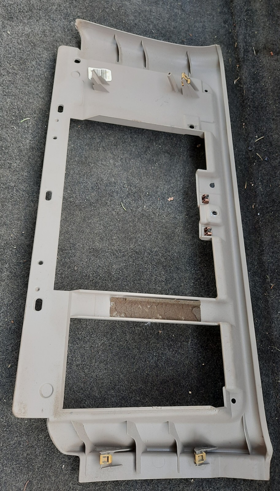 03-07 Silverado Sierra TAN code52 Glove Box FRAME ONLY FOR USE W/ CENTER CONSOLE