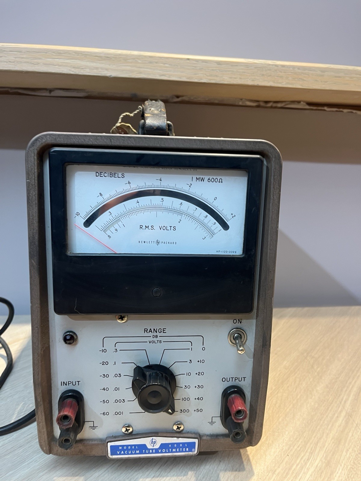 Hewlett-Packard Model 400L Vacuum Tube Voltmeter - Powers On