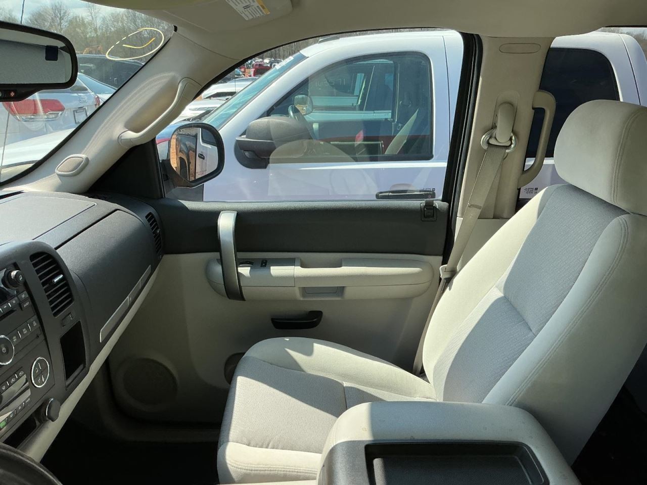 SILVRDO15 2007 Glove Box 4993012