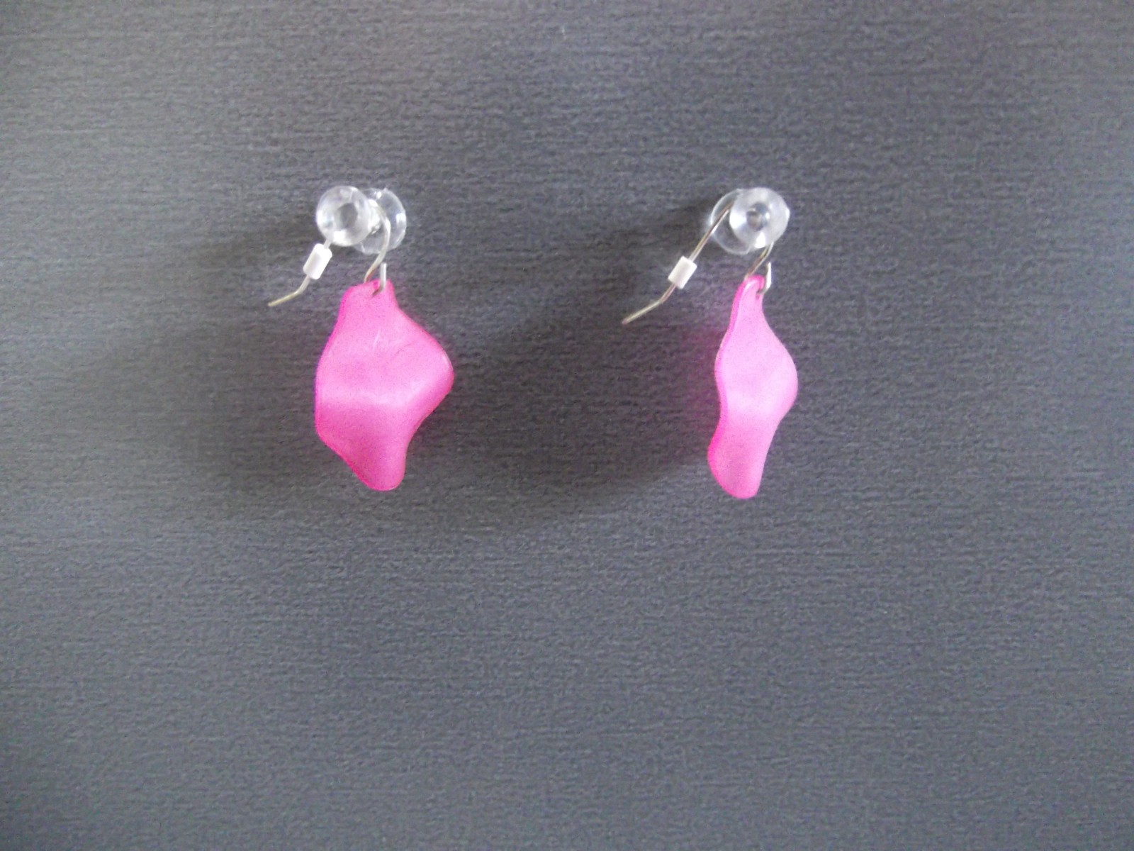 1 Pair Old Dangle Pink Rose Leaf Looking Plastic 1"in Earrings