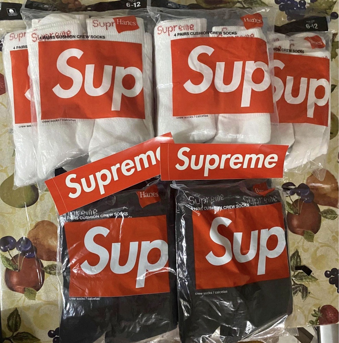 Supreme/Hanes Crew Socks White 4 Pack Size 6-12 Fast Free Shipping 🚚