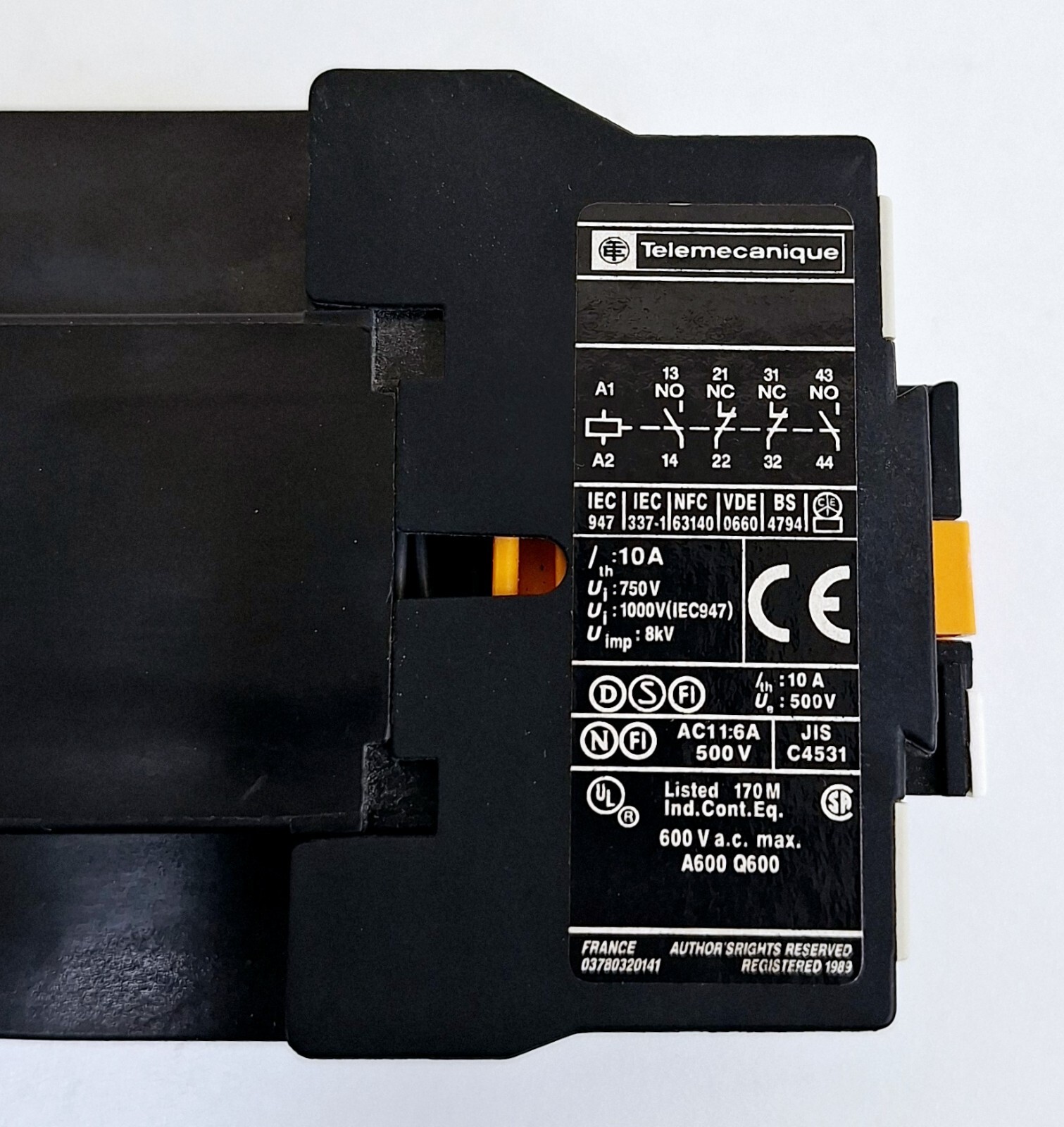 Telemecanique CA3DN22 / 220V DC Control Relay