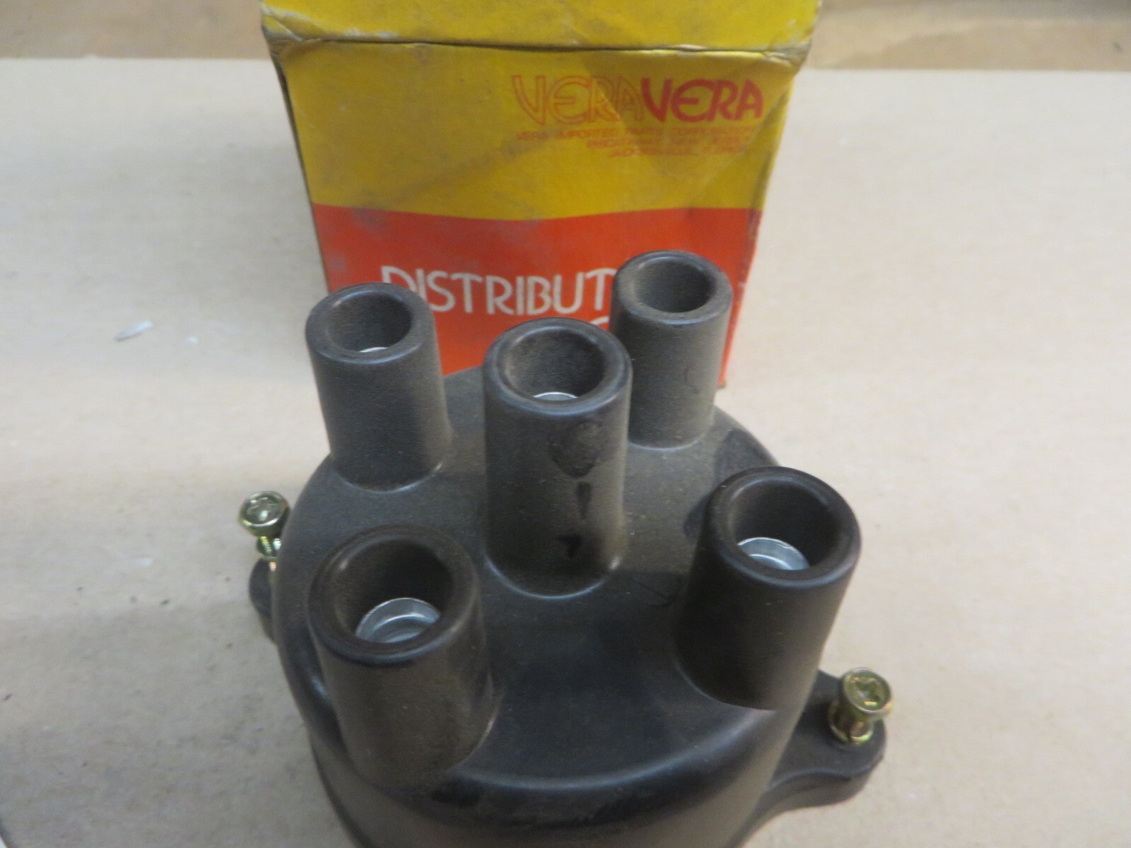 DISTRIBUTOR CAP VERA # 15-03926 replaces HONDA OEM # 30102pa1732 new N O S