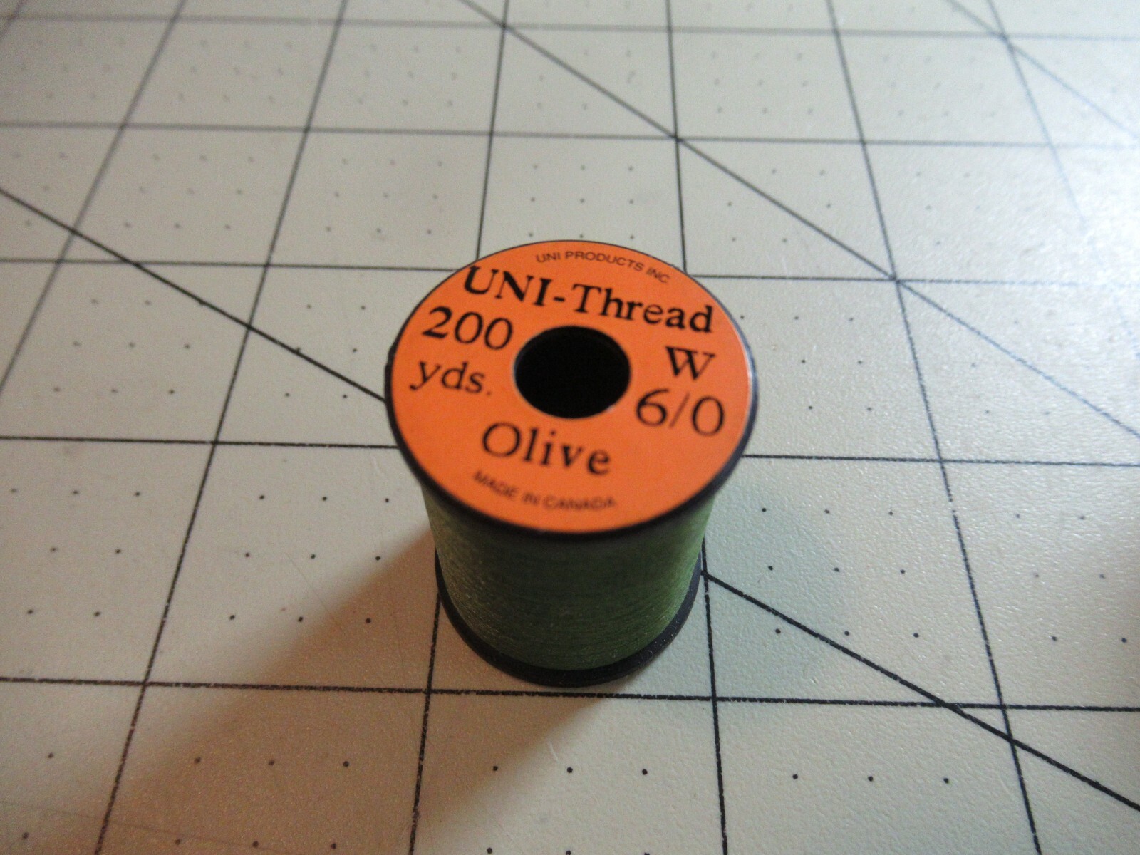 UNI THREAD 6/0 - Waxed Fly Tying & Jig Thread Material  - 200 yd Spools Olive