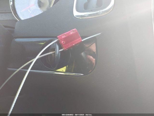 TOWN COUN 2014 Glove Box 4907357