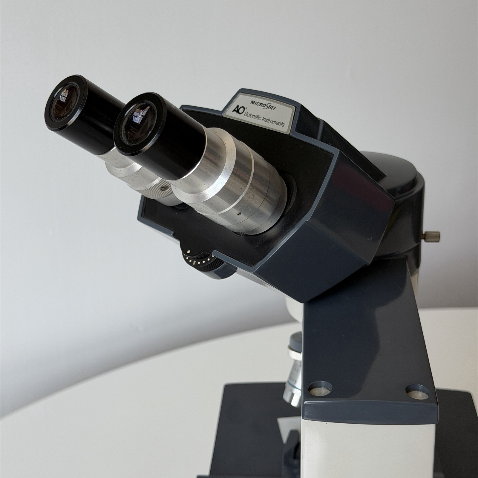 AO American Optical One-Ten 110 Microscope w/ 5 Objectives