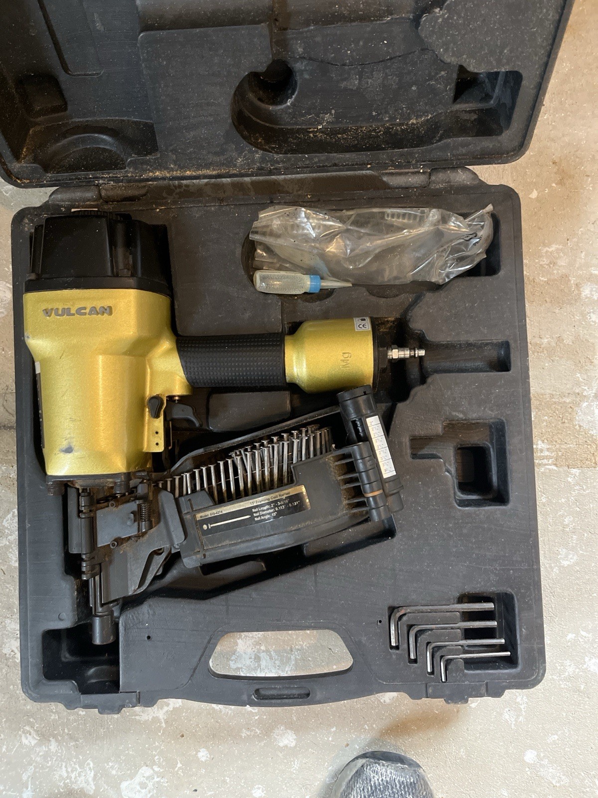 Vulcan Pneumatic Coil Siding Nailer Kit w/ Case Nails Oil & Wrenches