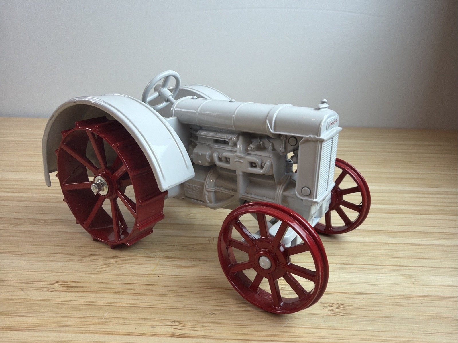 ERTL - Antique Fordson Tractor (1/16 Scale) Made in The USA 1990
