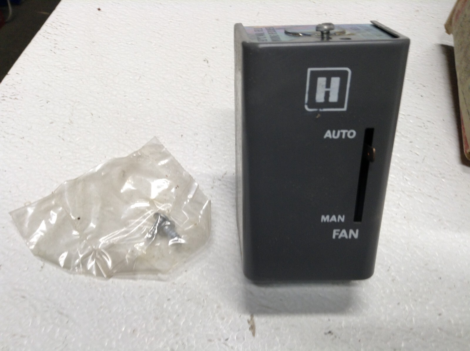 NOS Honeywell L4068E1047 Fan Control 80-120F 3" Manual & Auto