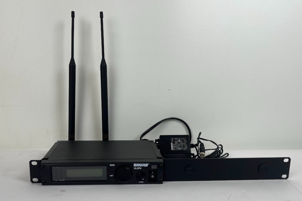 Shure ULXP4 Wireless Receiver Bundle 2x UA820G 470-530MHz 1/2 Wave Antennas P/S