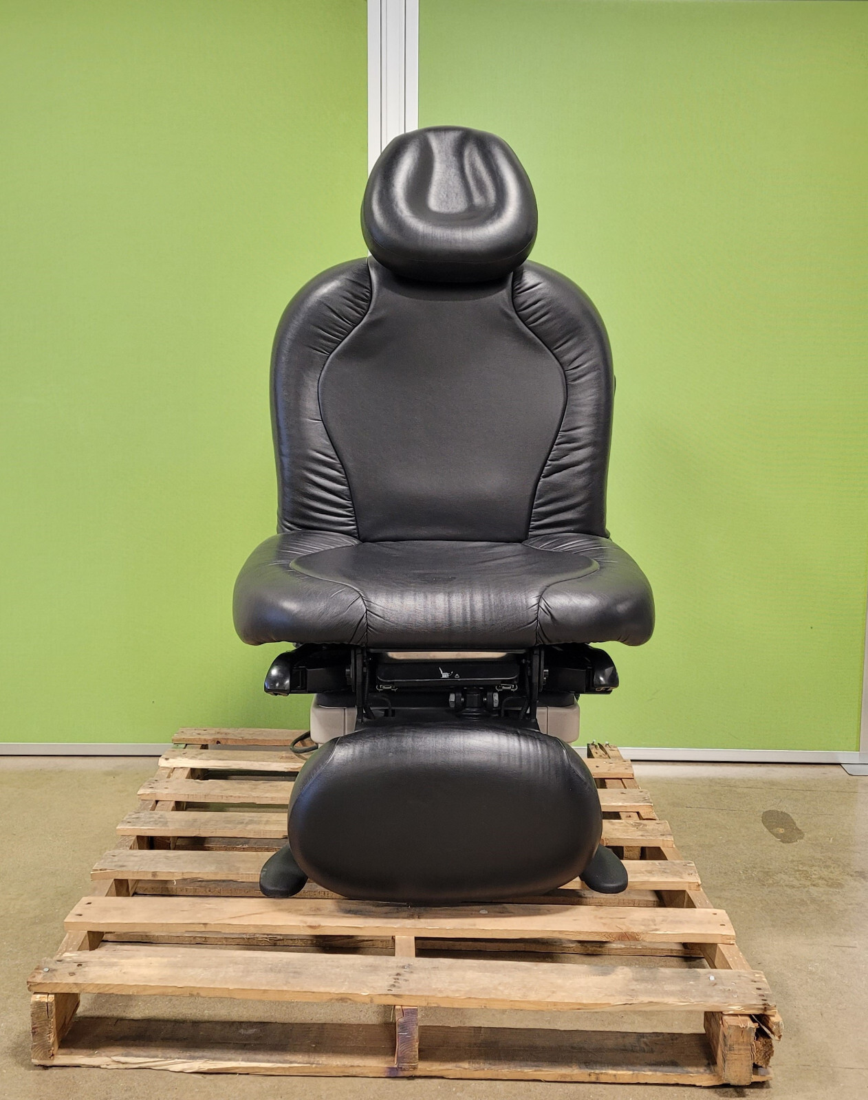 Midmark 630 Procedure Chair with Hand Control / New Top Color Upholstery