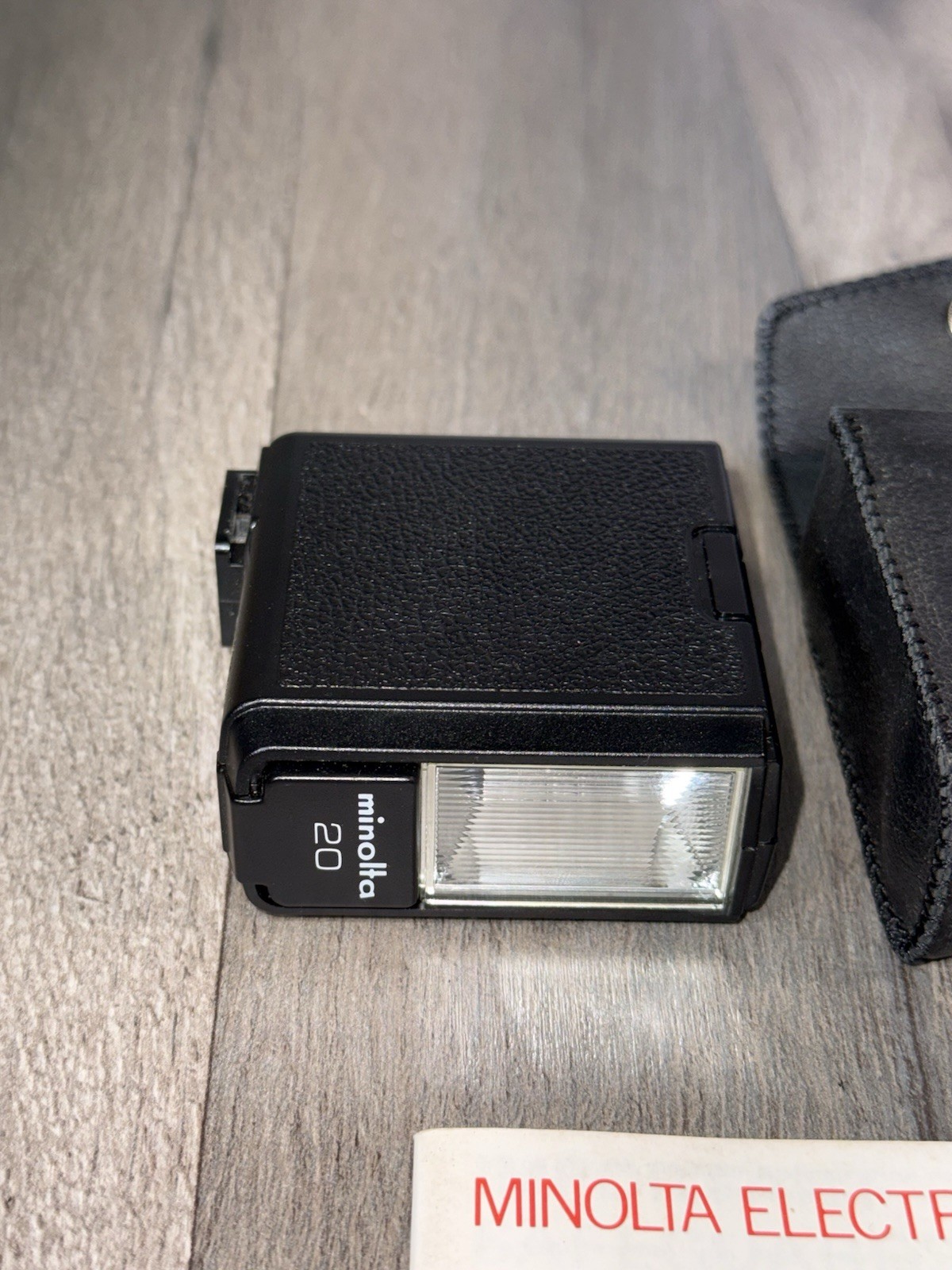 Vintage Minolta Auto 20 Electronic Flash Unit Original Leatherette Case TESTED
