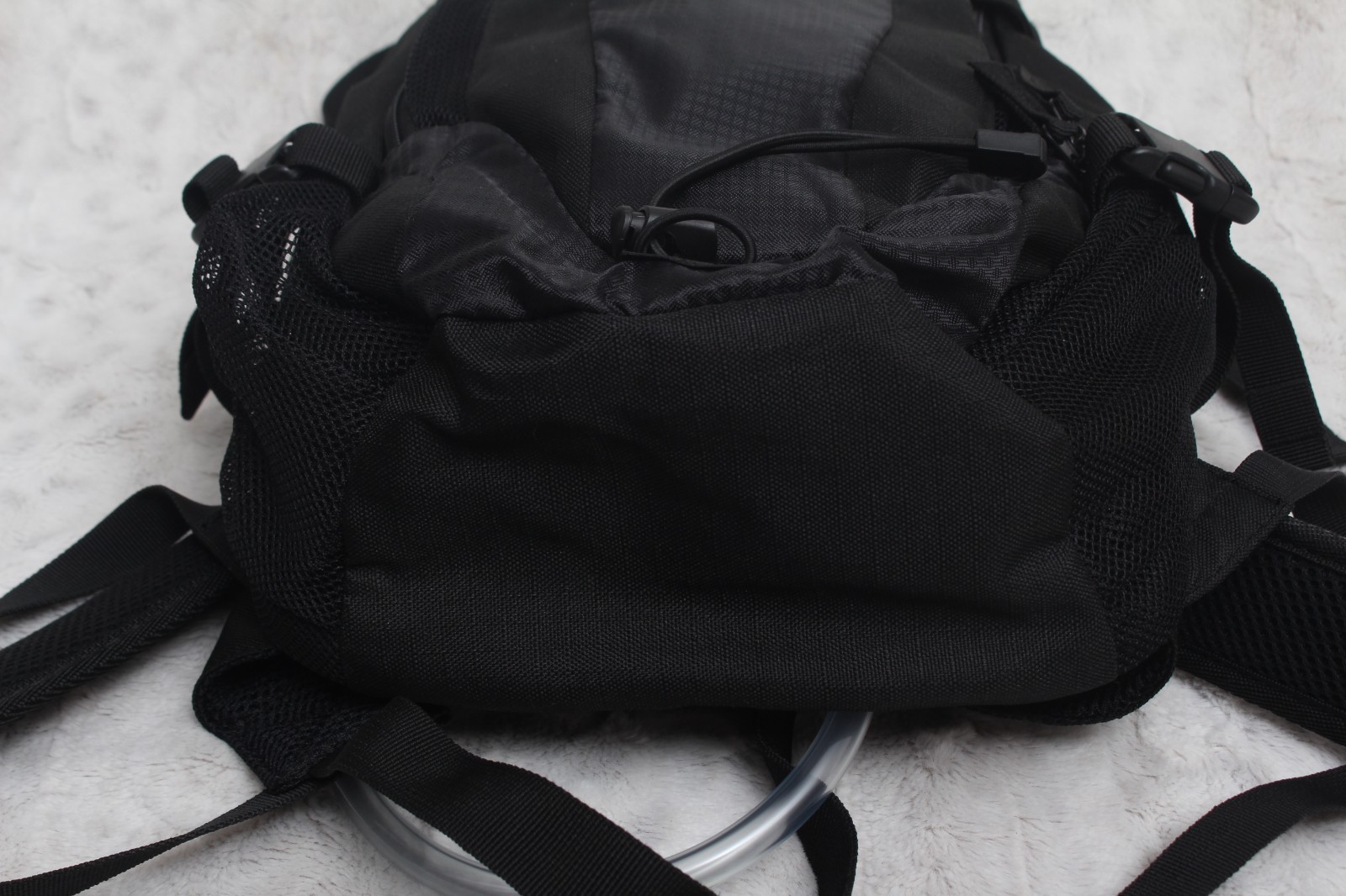 Quest 2L Hydration Daypack Backpack w/ Bladder Hiking Outdoors Black Summer