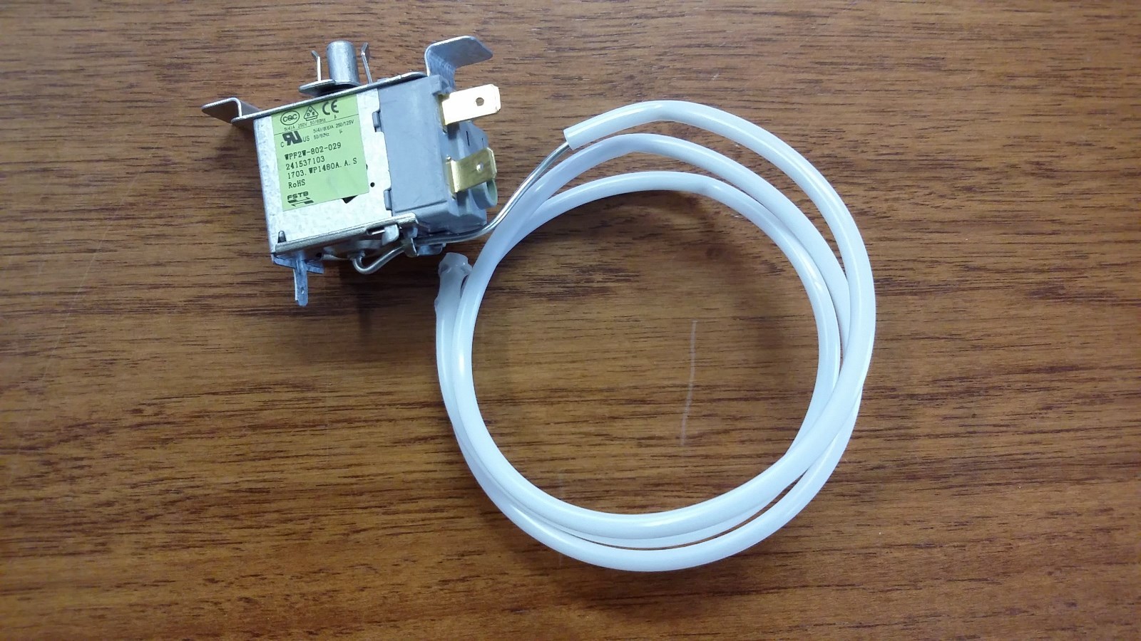 NEW Frigidaire Refrigerator Temp Control Thermostat 241537103