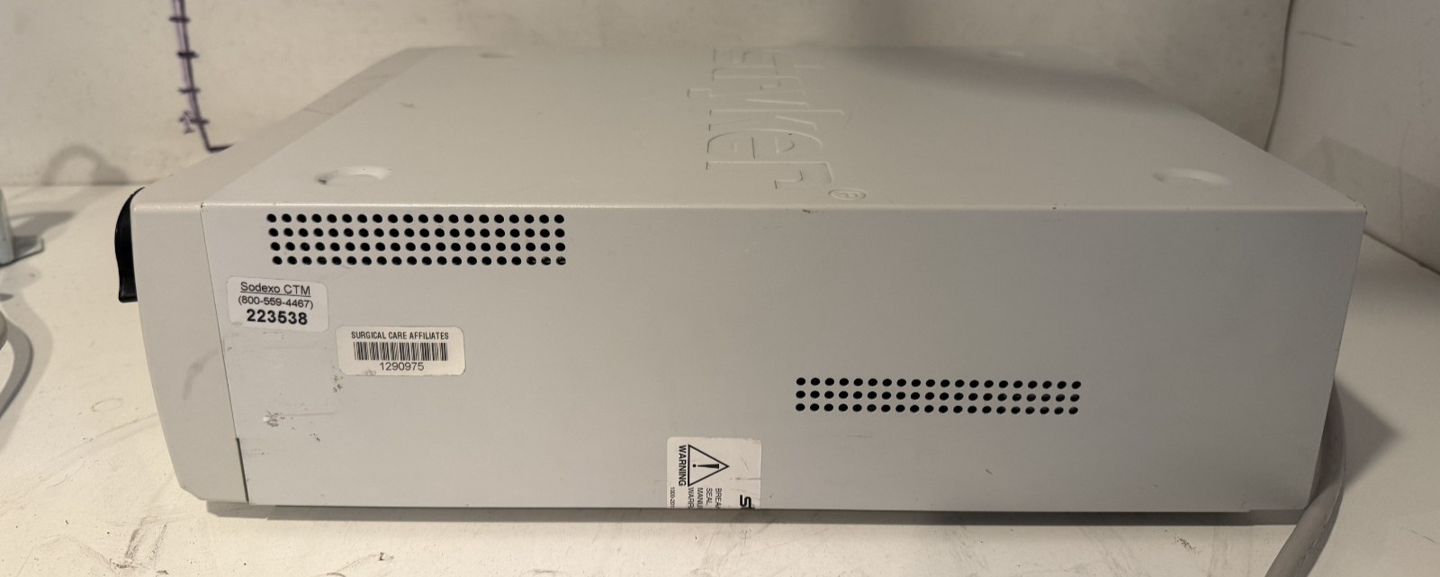 Stryker L9000 LED Light Source w/ 3 Fiber-Optic Light Cables