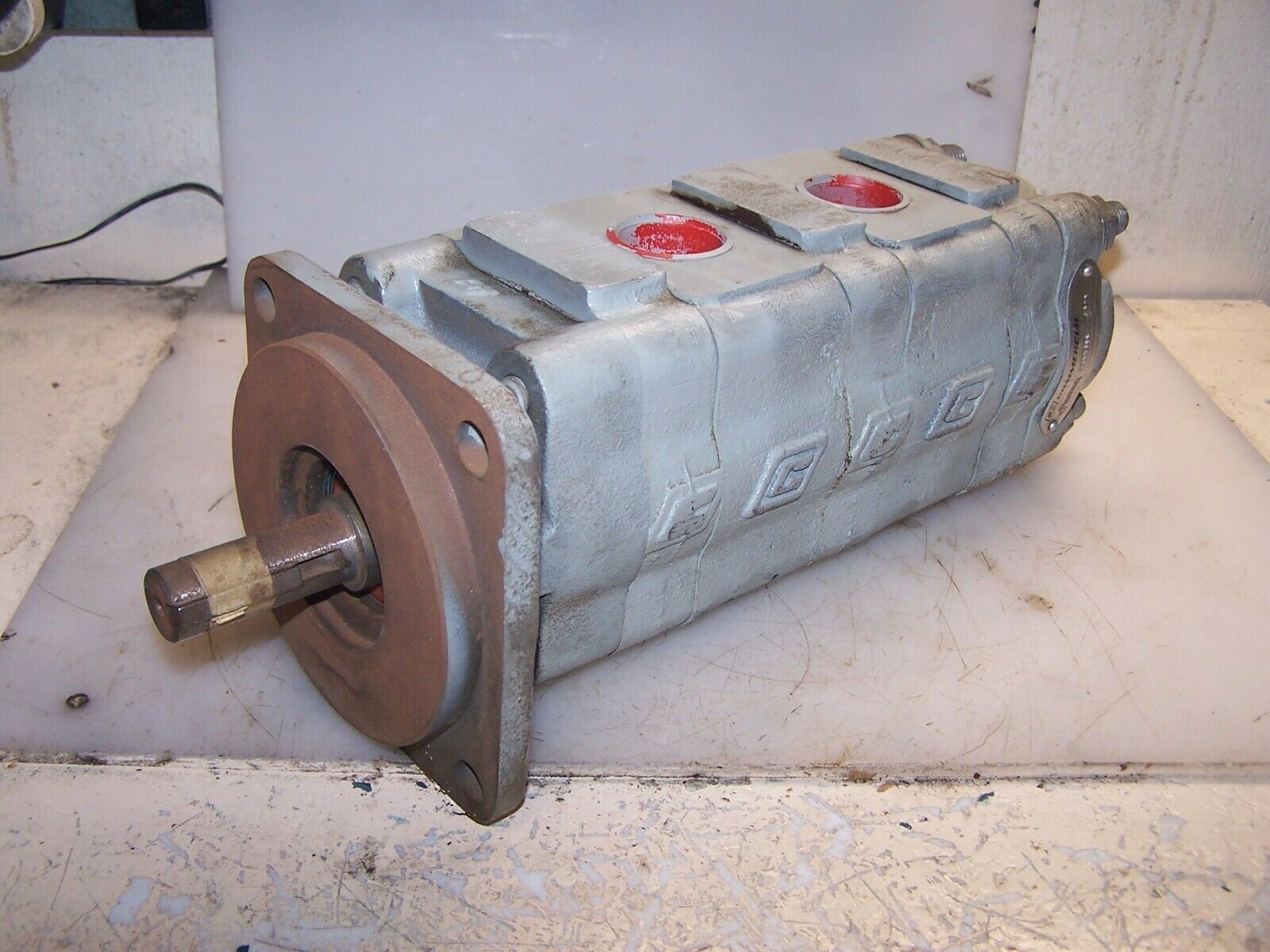 NEW FLORING COMMERCIAL HYDRAULIC PISTON PUMP P632659