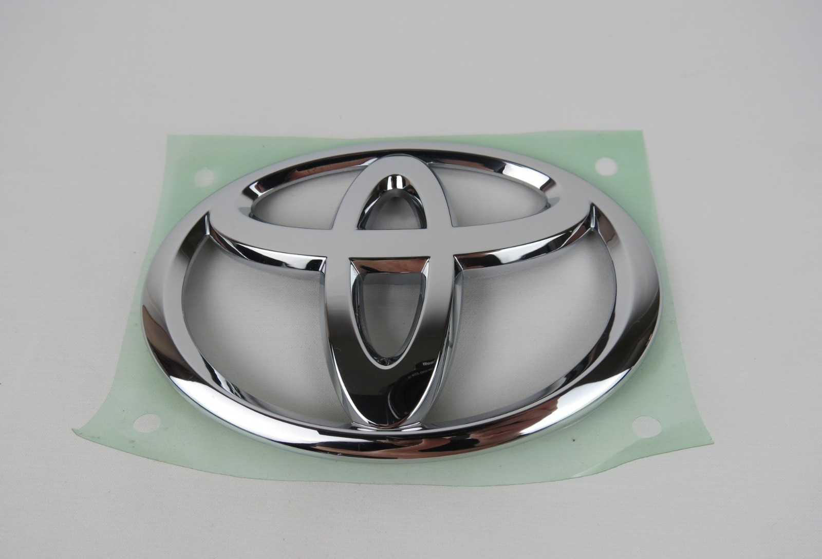 Genuine OEM! 2011-2017 Toyota Sienna Front Hood Emblem Chrome Badge Symbol Logo