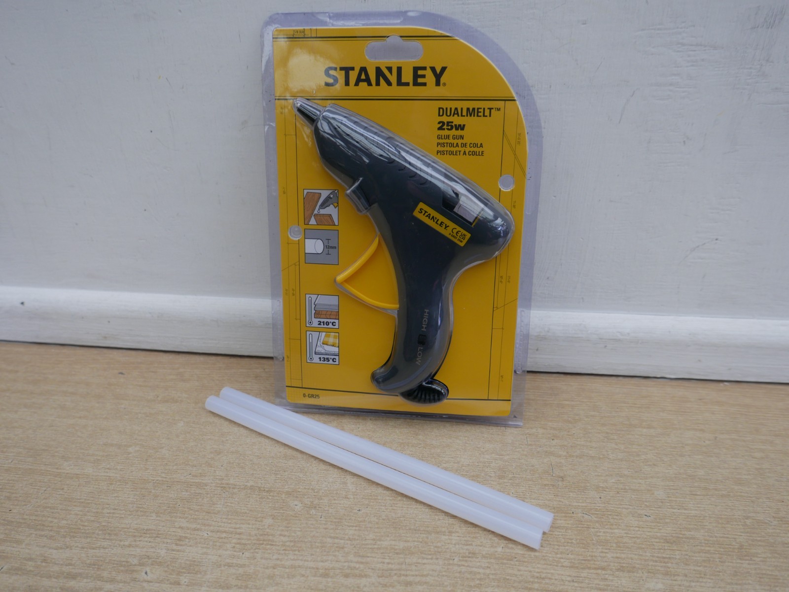 STANLEY GR25 HEAVY DUTY DUAL MELT GLUE GUN 230V + 2 X FREE 10" CLEAR STICKS