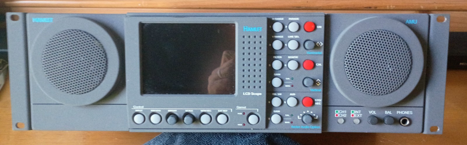 VGC HAMLET LCD SCOPE ANALOG COMPONENT HIGH & SDI AND AUDIO SIGNAL MONITOR Ver-F5