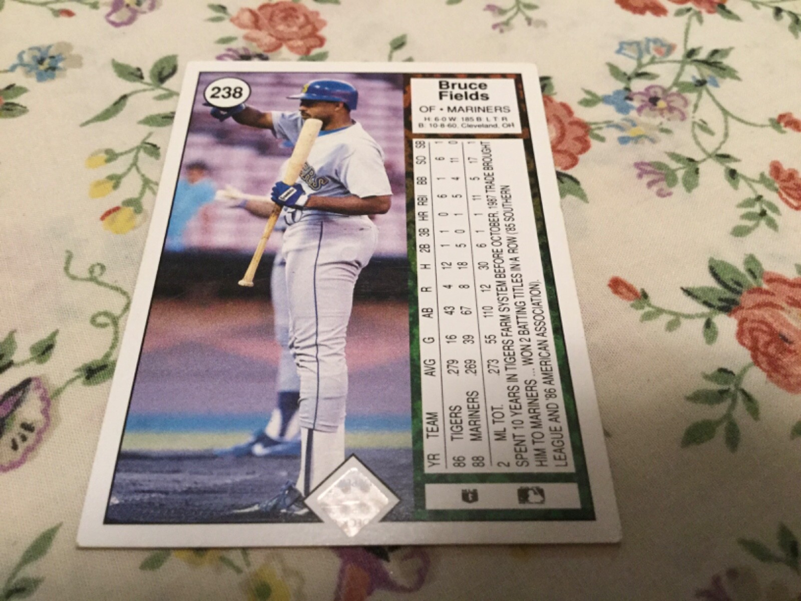 1989 Upper Deck Bruce Fields Autographed Baseball Card Seattle Mariners #238