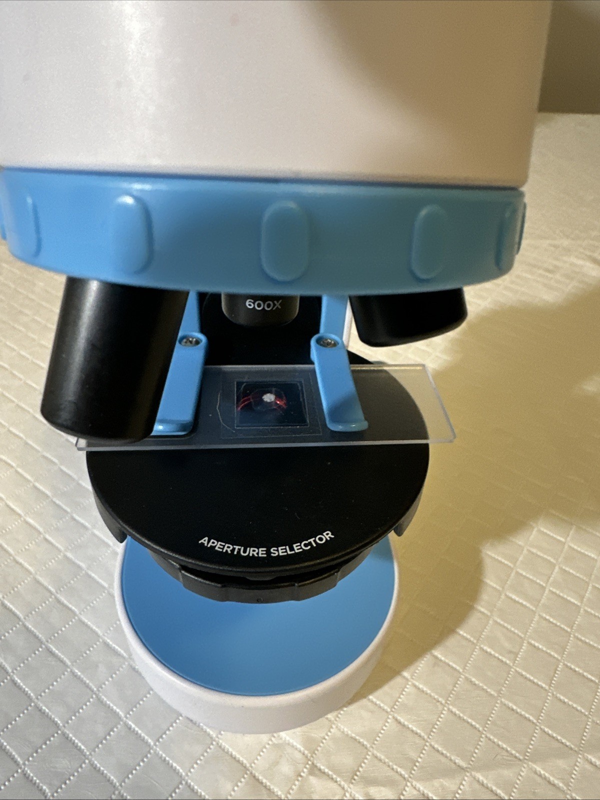 Discovery #MINDBLOWN 1200X, 600X, 300X Microscope Lab Set STEM Children