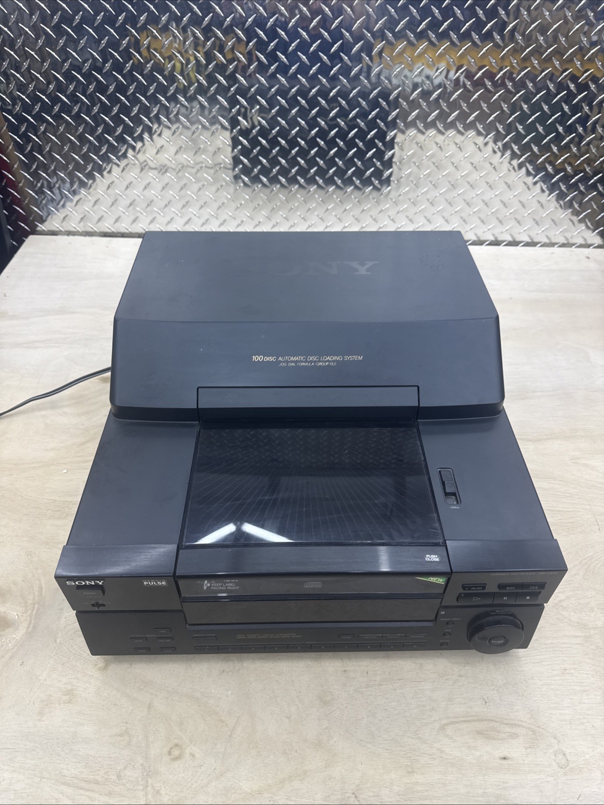 SONY MODEL CDP-CX151 CD PLAYER 100 DISC, Nice!