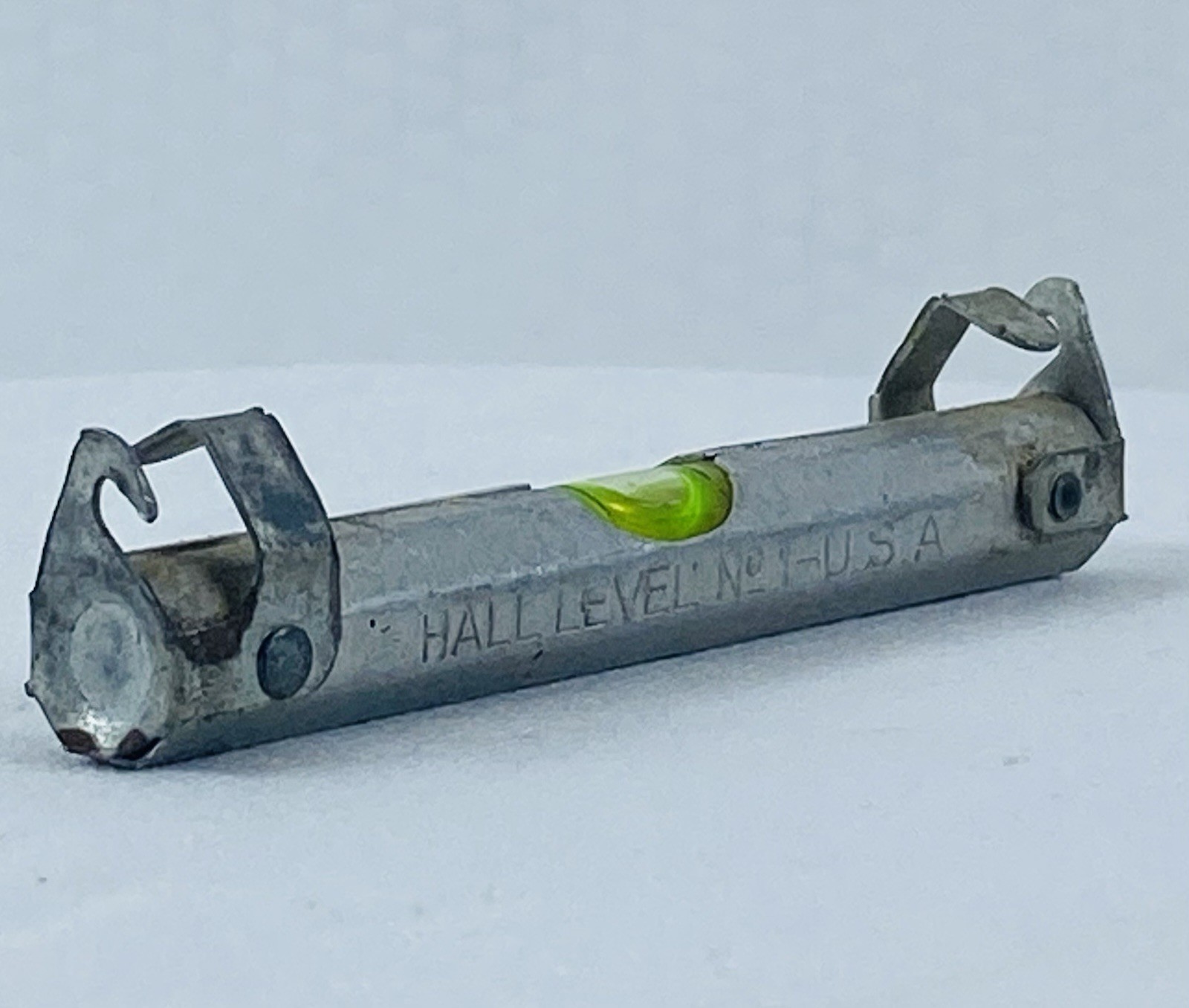 HALL No. 1 Aluminum Single Bubble Line Level