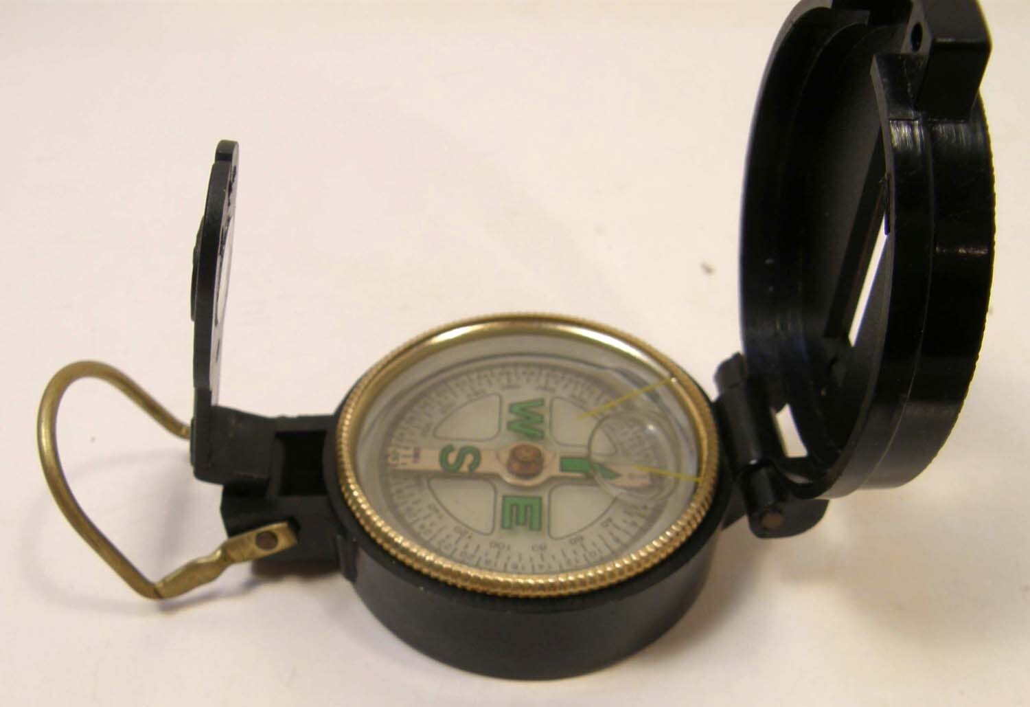 VINTAGE MILITARY ENGINEER CORPS STYLE DIRECTIONAL FOLDING POCKET COMPASS
