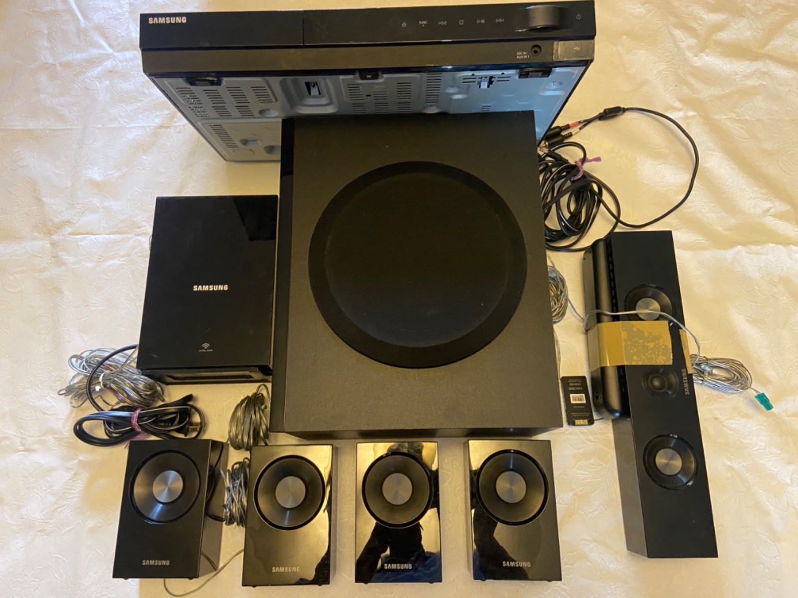 Home Theater System Samsung  HT-C650W Pictures in description