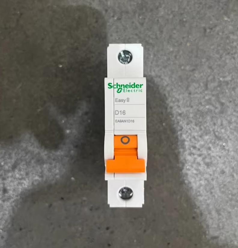 1PC NEW Schneider Miniature circuit breaker Easy9 1P D16A EA9AN1D16 #YY