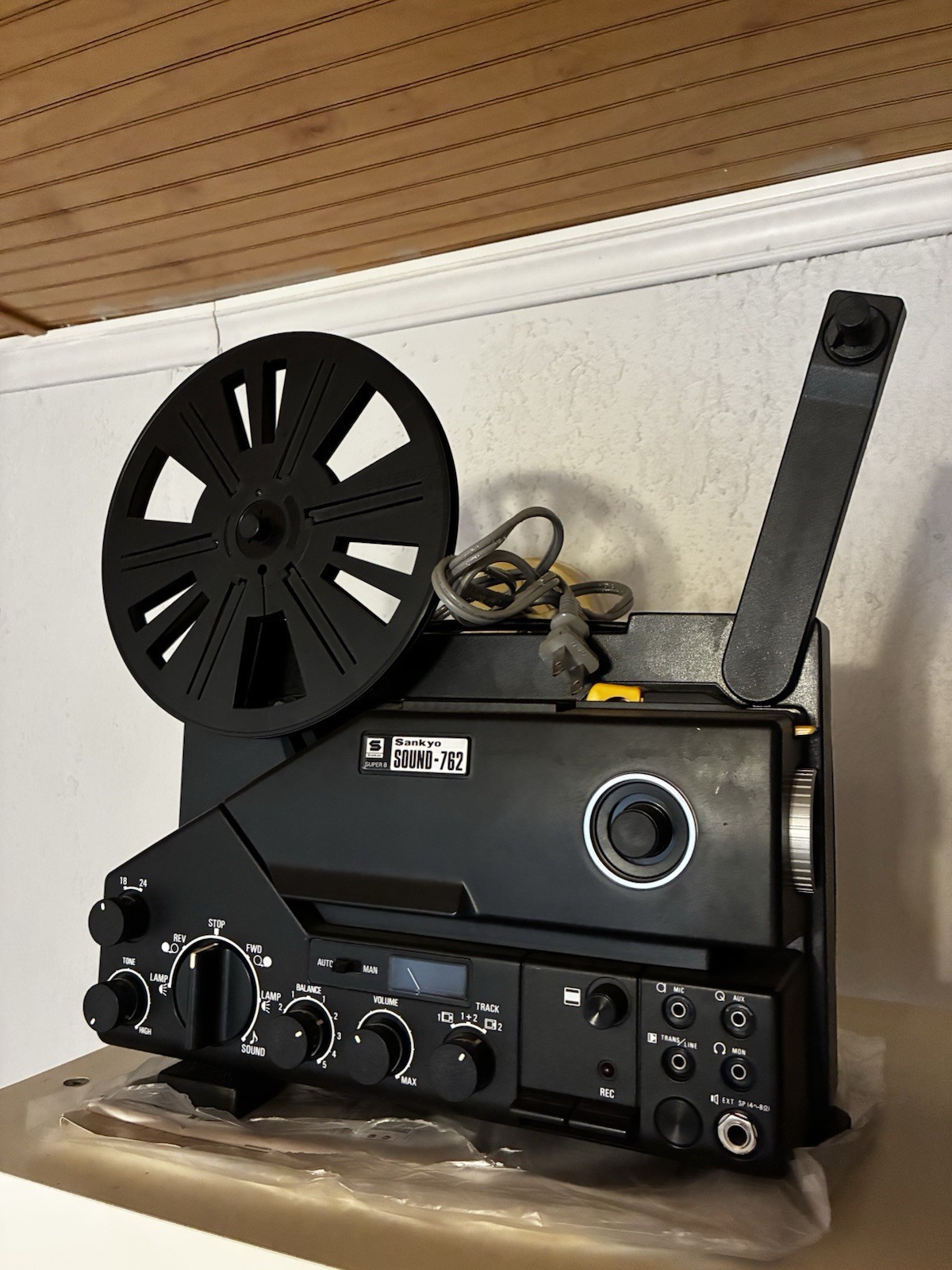 Sankyo SOUND-762 Super 8 Movie Projector - Super 8 Film Format Movie Projector