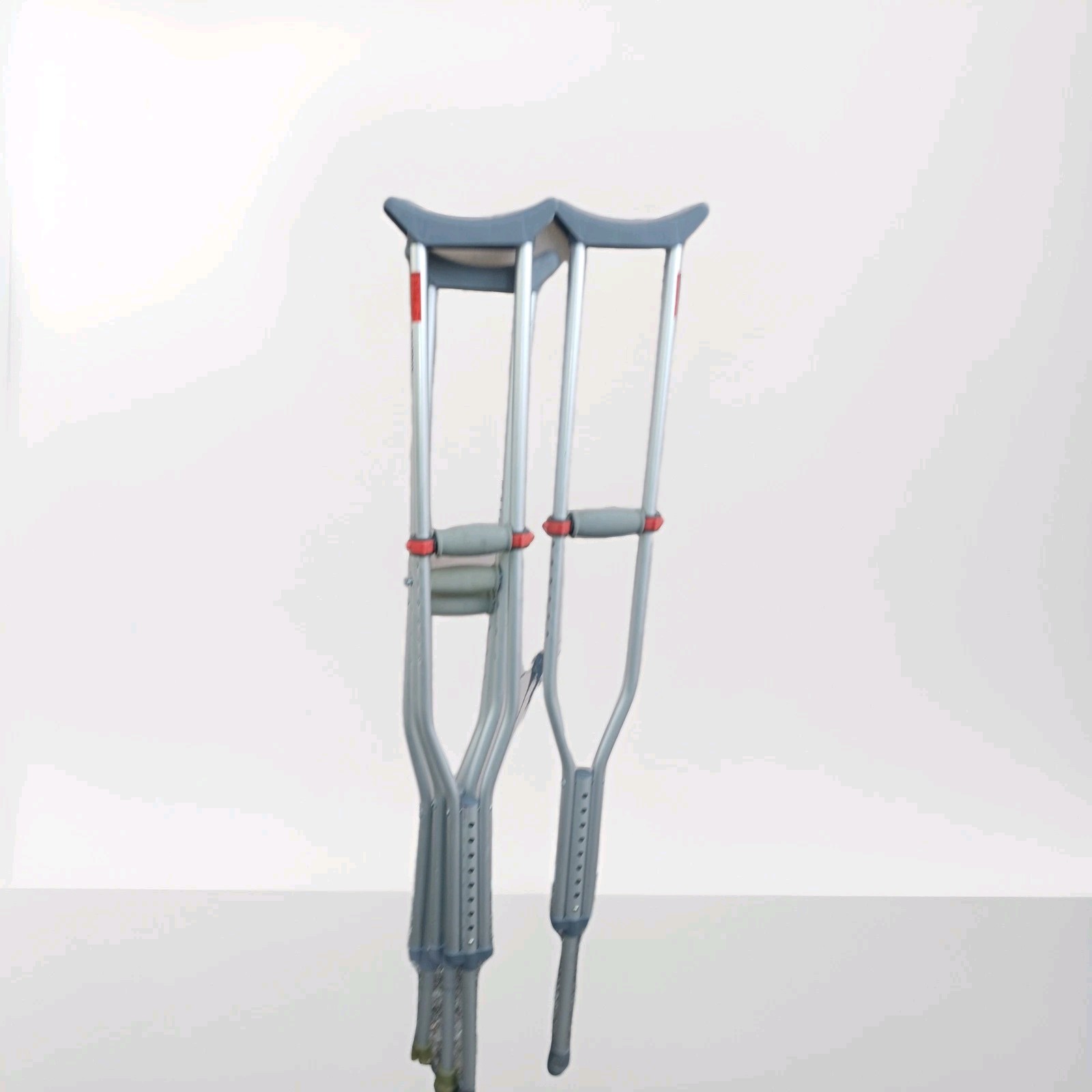 Adjustable Height Underarm Crutches Pair Gray/Silver Aluminum w/ Pads, Grip