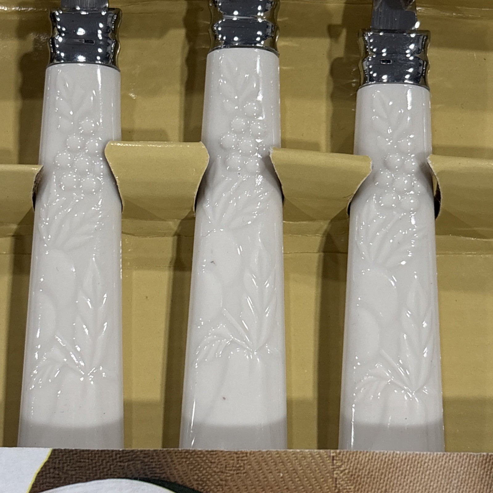 Gibson Roseland White Ceramic Fruit 20pc Set Ceramic Stainless Flatware 1996