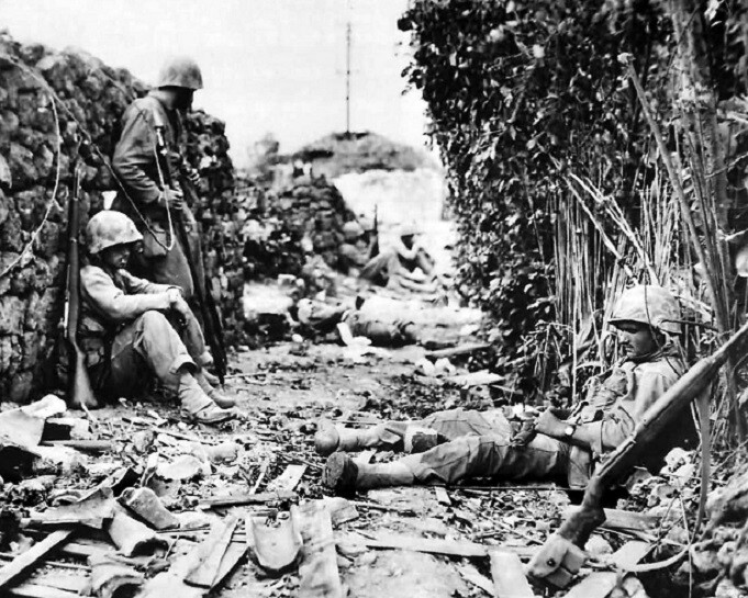 6th Division Marines Resting in Suburbs of Naha Okinawa 8x10 WWII Photo 51a