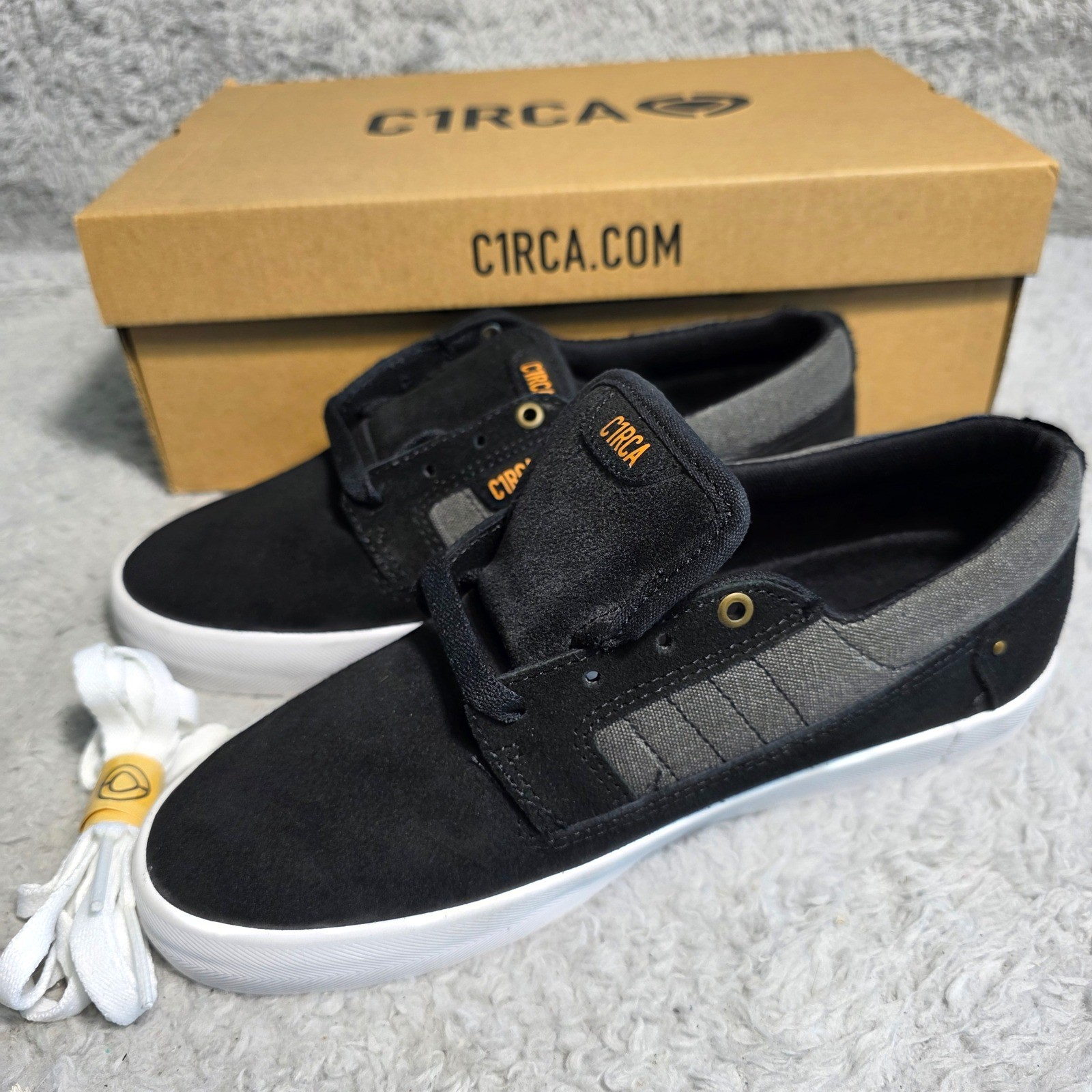 C1rca Lancer Skate Shoes Mens 7 Black Grey Leather Low Top Sneakers NIB