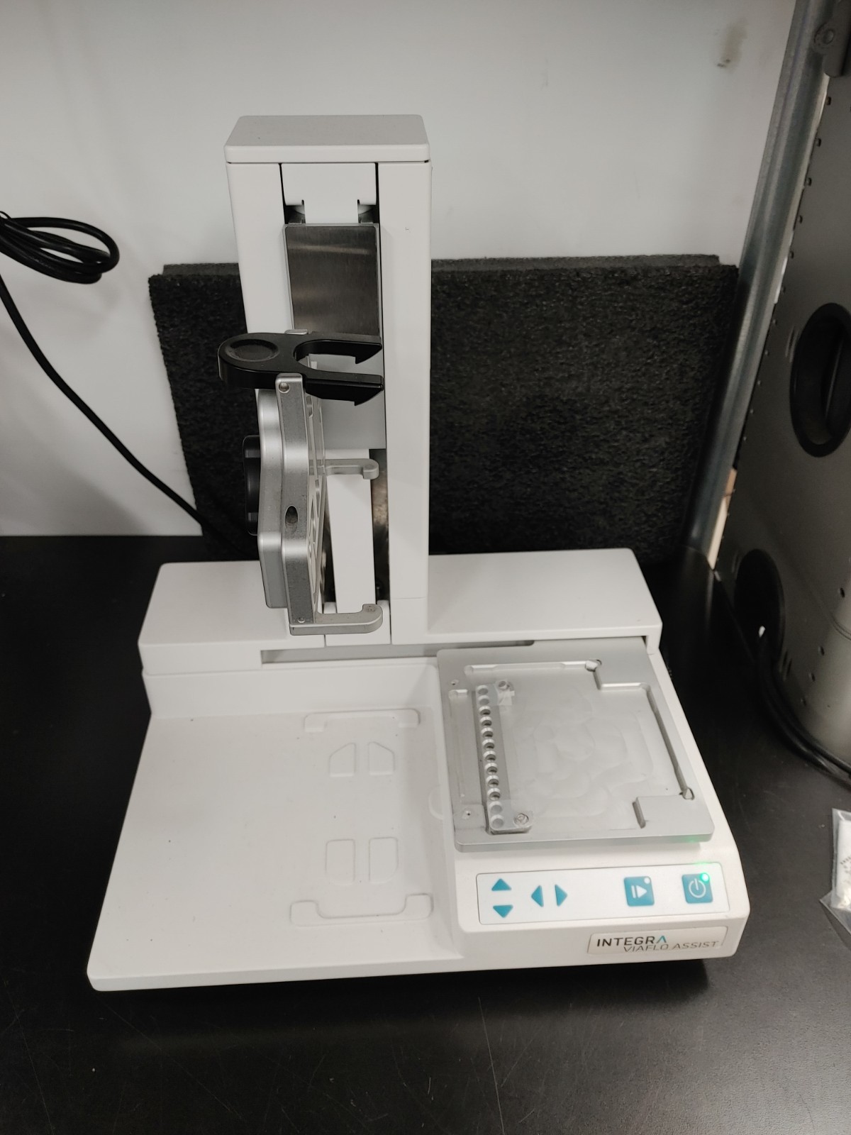 INTEGRA VIAFLO ASSIST Automating Multichannel Pipette