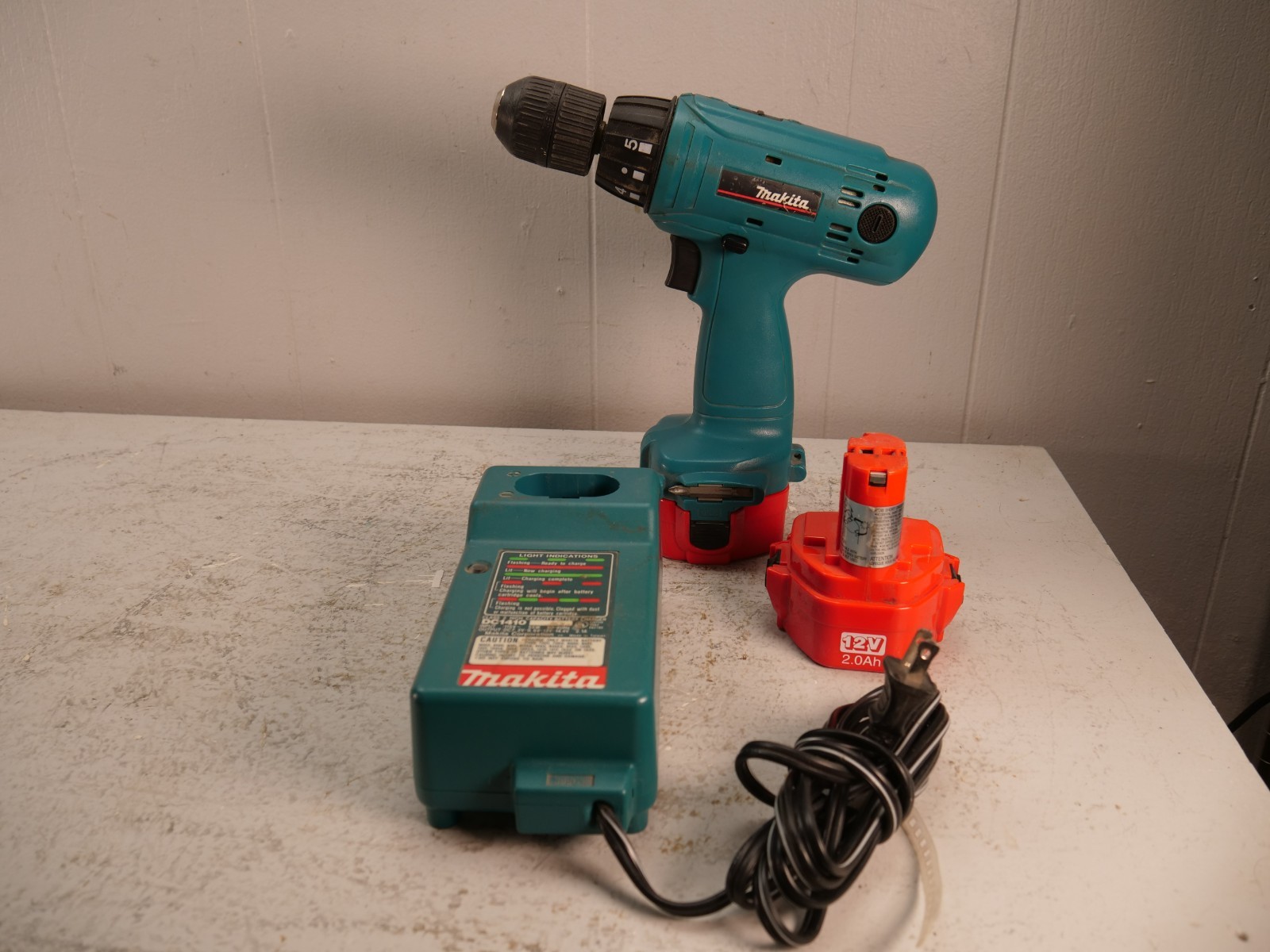 Makita 6213D 12V Cordless Drill DC1410 Charger 2 Batteries READ