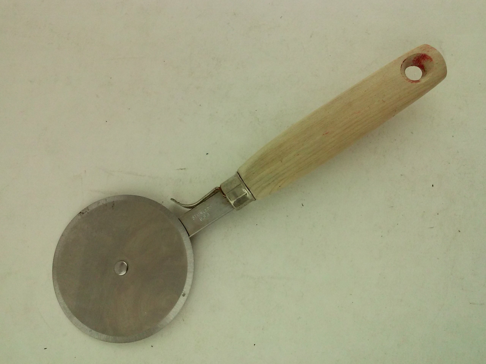 Stainless Pizza Wheel Wood Handle 8.5"