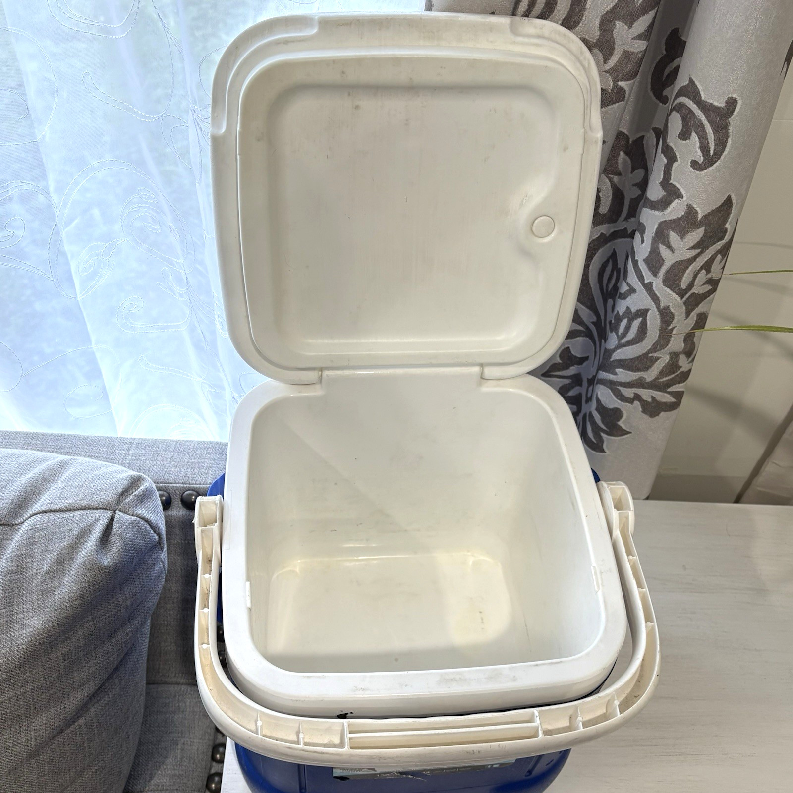 Igloo Ice Cube 12 Quart 14 Can Plastic Cooler Blue White Top Compartment Handle