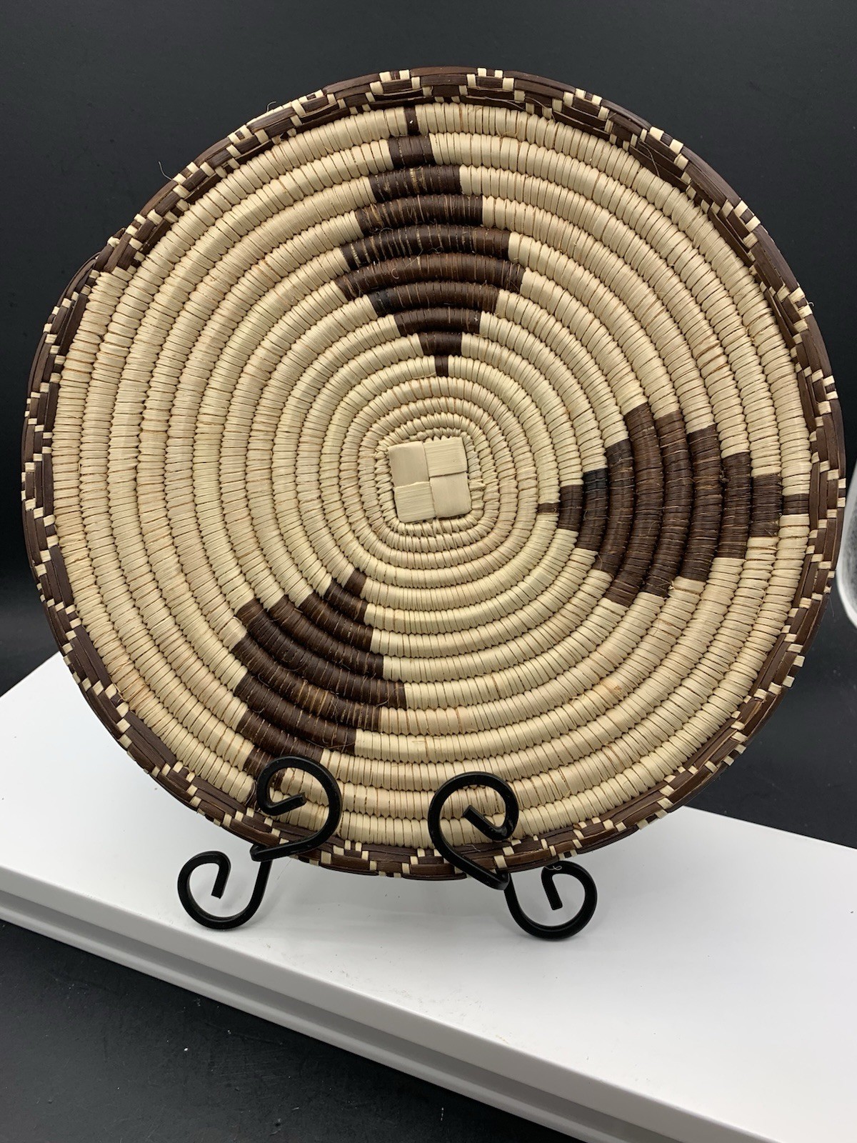 Hand made Shallow Basket Southwestern Native American Style Beautiful Condition!