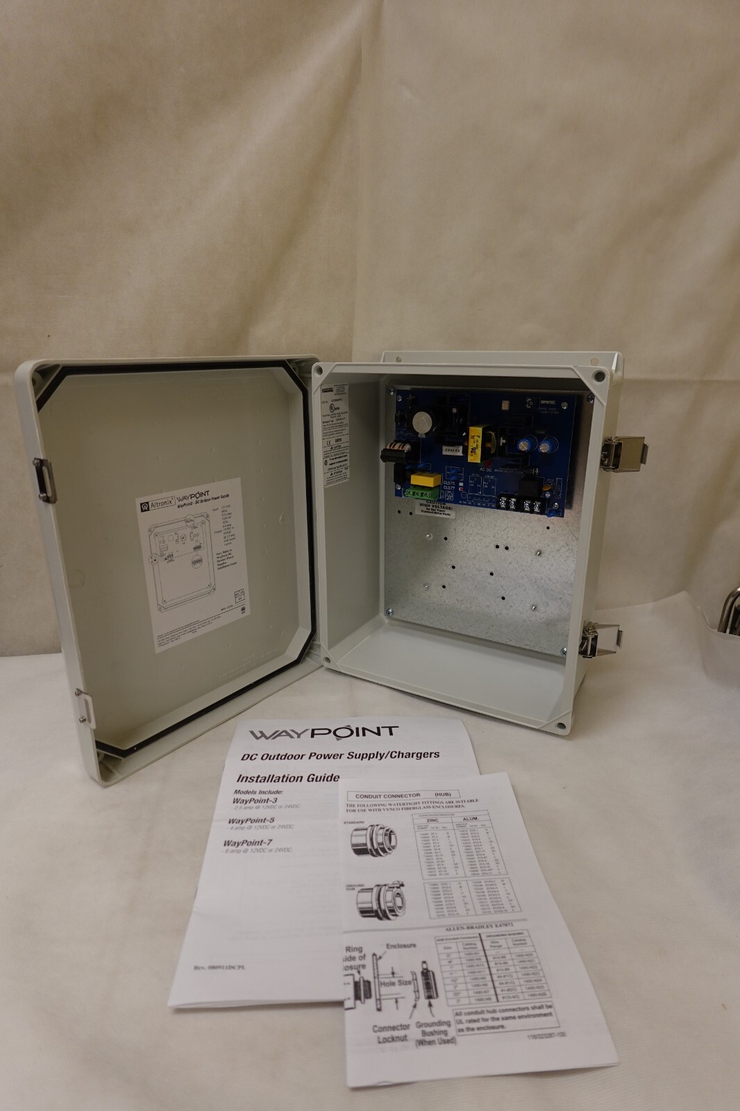 Altronix WAYPOINT3 Supervised Outdoor Power Supply 12VDC or 24VDC @ 2.5 amp