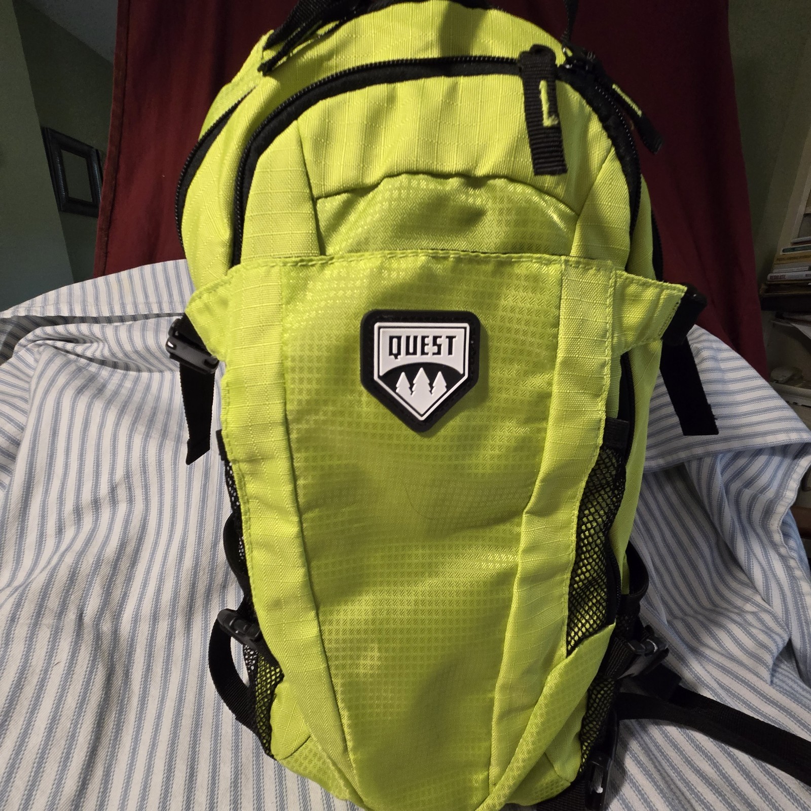 Hydration Backpack QUEST 1 liter Lime Green and Black Preowned Clean Many Pocket