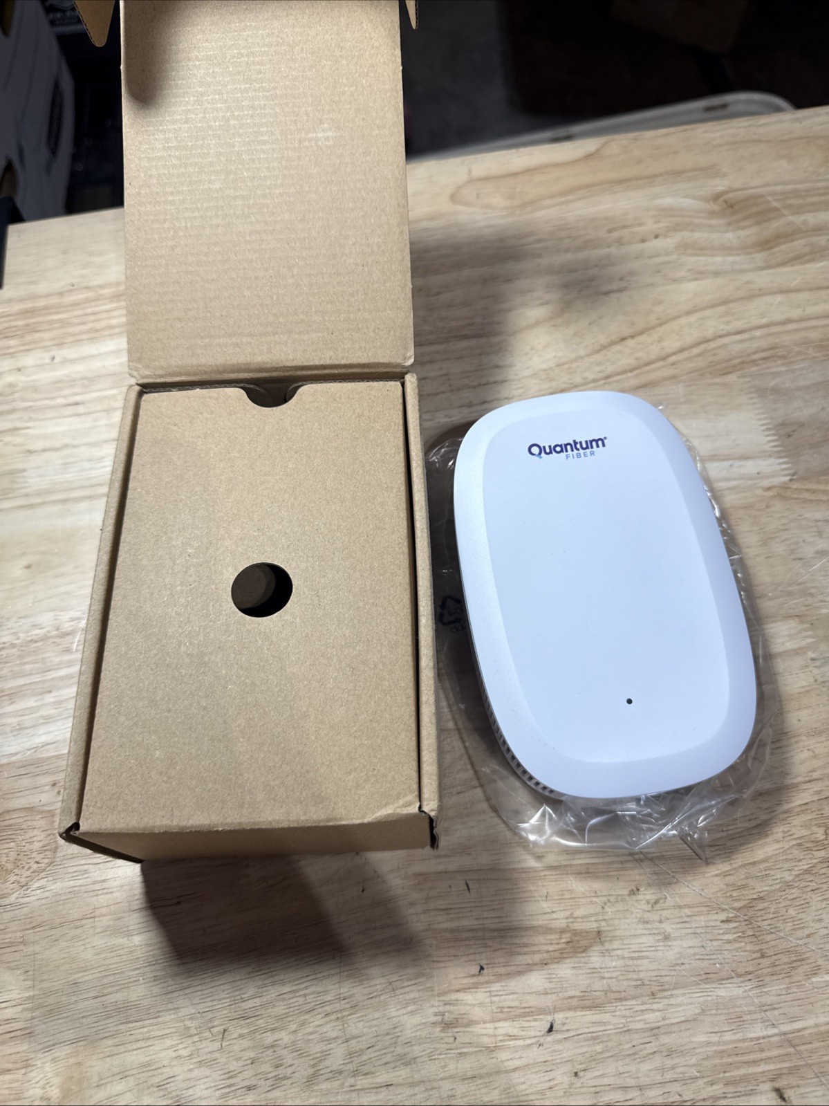 Quantum Fiber Q9500WK TRI-BAND WiFi 6 Extender Beacon Open Box