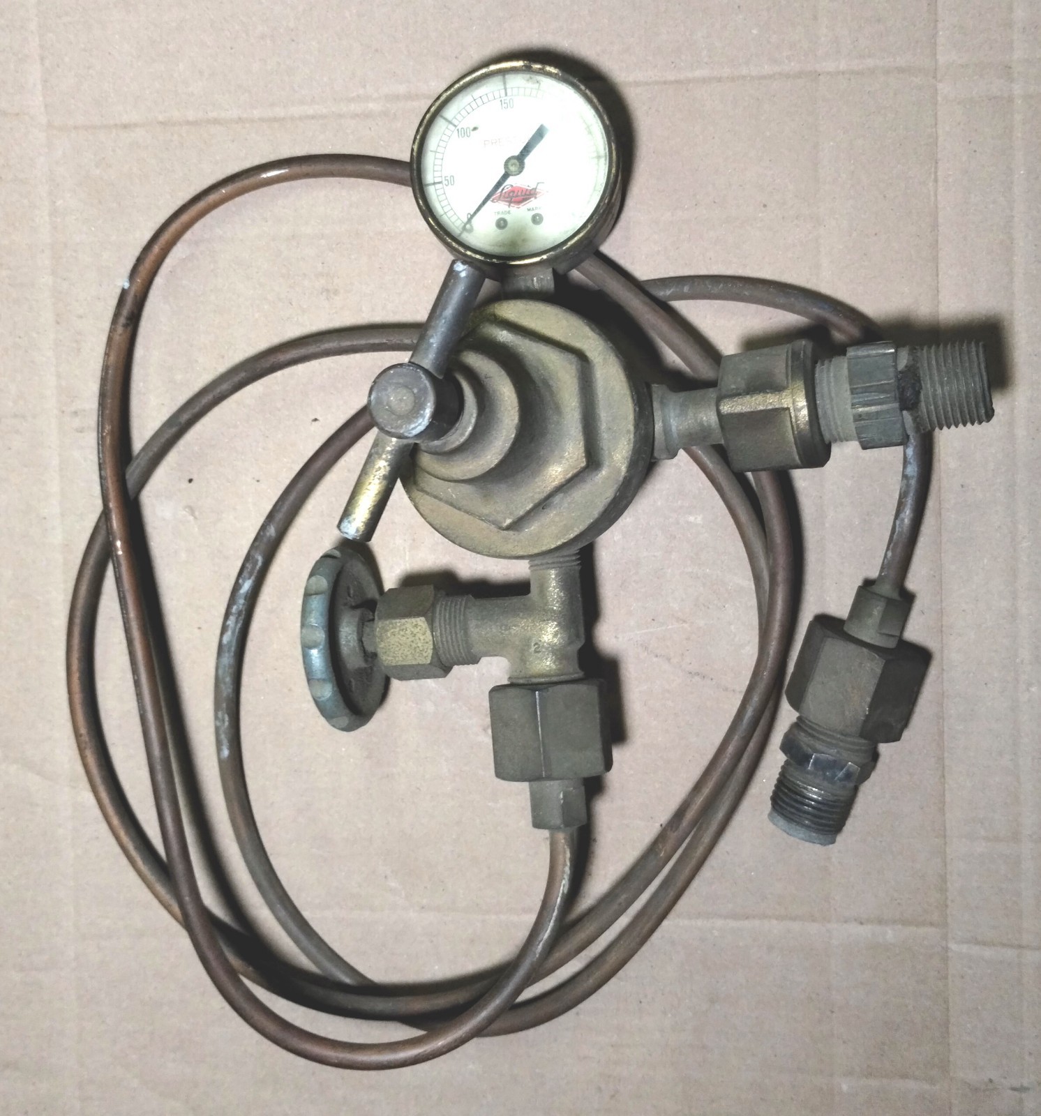 General Dynamics Liquid carbonic 300 psi Pressure brass Regulator copper tubing