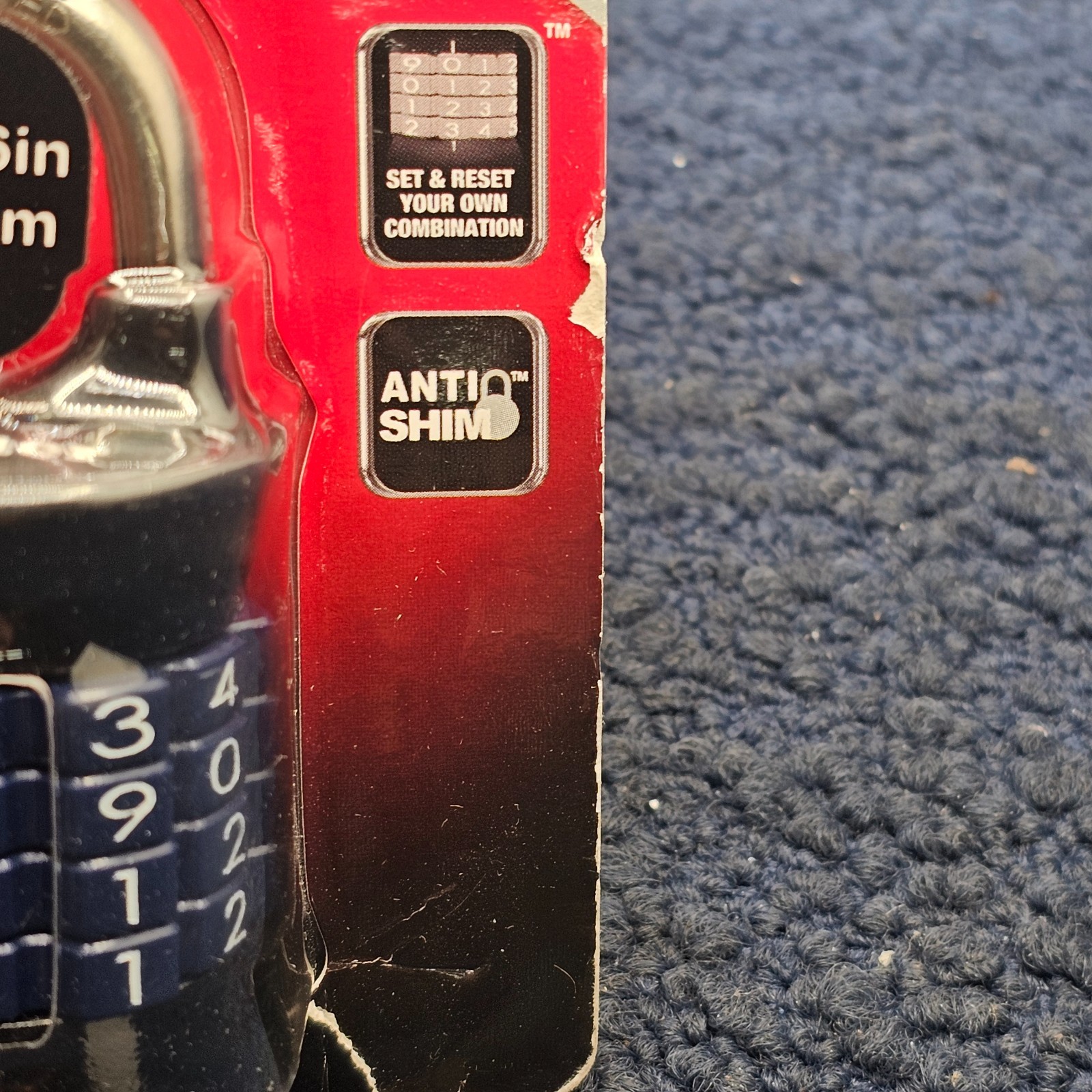 Master Lock 1535D: 1-1/2in (38mm) Customizable Combination Padlock