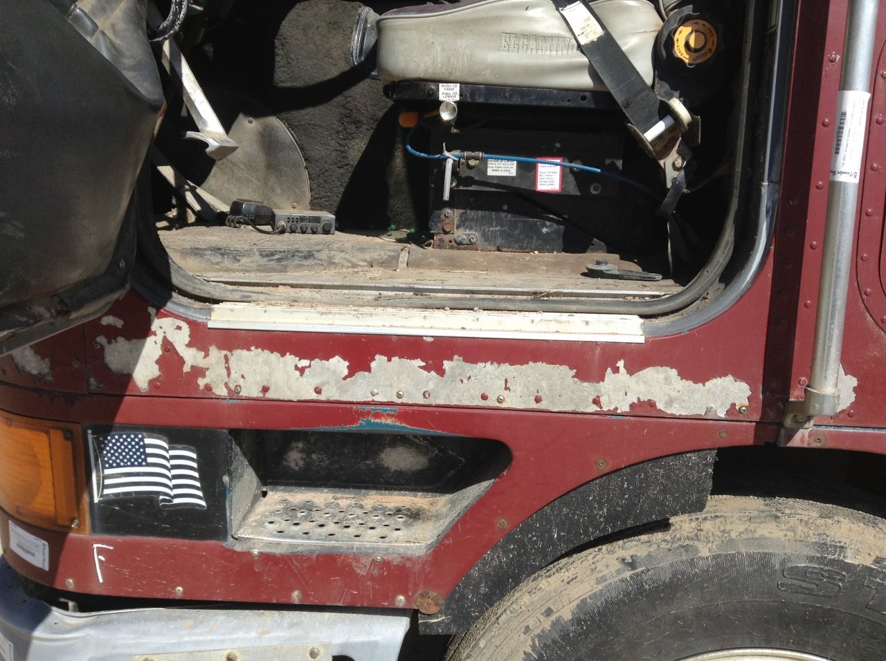 International 9700 ALUMINUM UNDER DOOR Panel