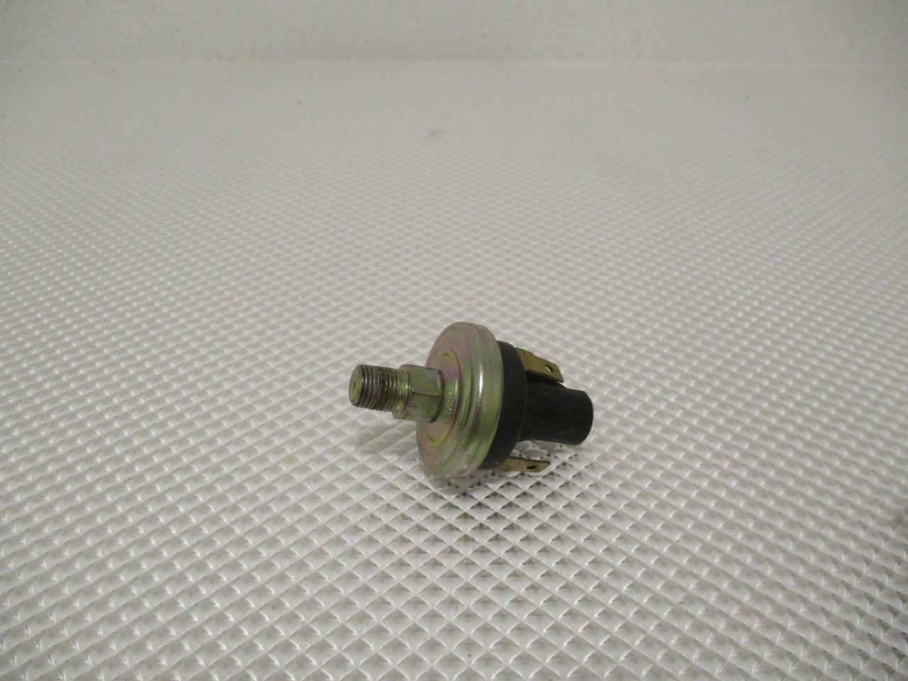 ONE USED LOT OF 2 HOBBY CORP PRESSURE SWITCHES 83250 25 60 0007.