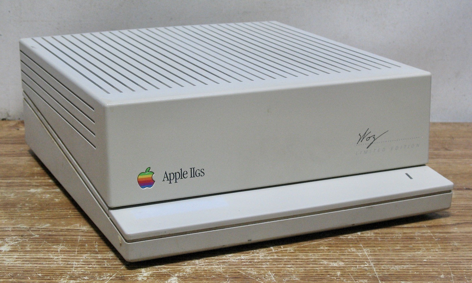 Apple IIGS Woz Edition Computer (A2S6000)