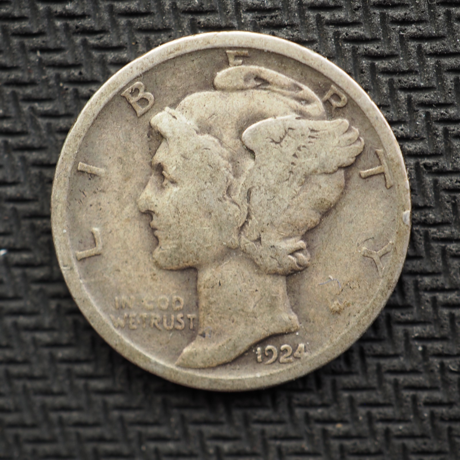 1924  *D* MERCURY HEAD  SILVER DIME *NICE* - FREE SHIPPING! - C3341